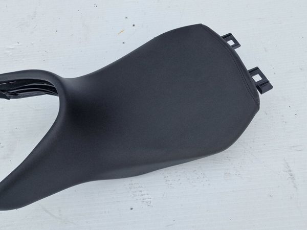 BMW R1250RS Genuine Lowered Seat - Main image