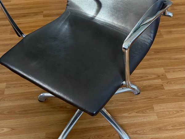 Hairdresser chair swivel - Main image
