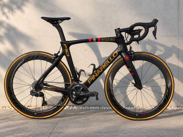Pinarello Dogma F10 - Zipp Firecrest 404 - Main image