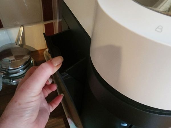 NESPRESSO COFFEE MACHINE LIKE NEW - Main image
