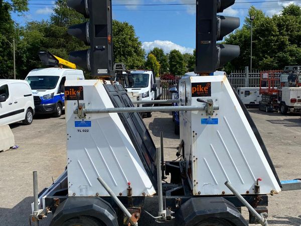 PIKE SIGNALS XL869 SOLAR TRAFFIC LIGHTS - Main image