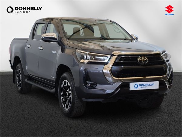 Toyota Hilux Invincible D/Cab Pick Up 2.8 D-4D Aut - Main image