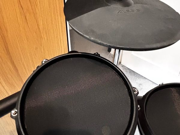 Alesis turbo mesh kit with drum throne - Main image