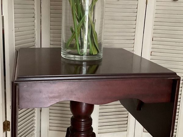 Mahogany. Drop leaf Pembroke table in excellent co - Main image