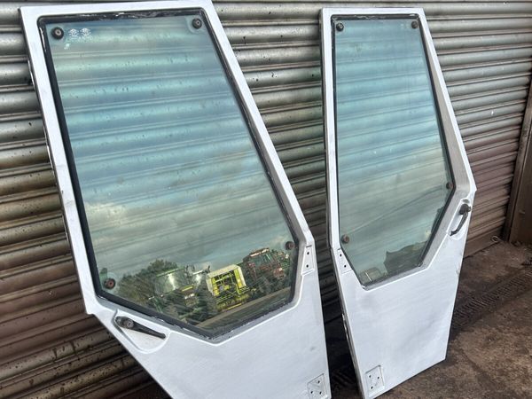 Massey Ferguson 600 SERIES DOORS - Main image