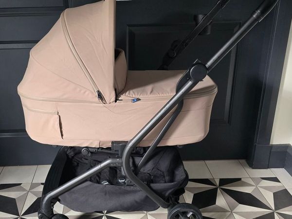 Silver Cross Nia Champagne Compact Travel Stroller with Carrycot - Main image