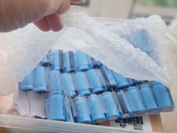 Bundle of Electronic Components - Main image