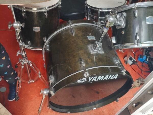 Yamaha Stage Custom Drum kit with Meinl cymbals and fancy stool - Main image