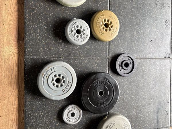 GYM WEIGHTLIFTING PLATES, VARIOUS WEIGHTS. - Main image
