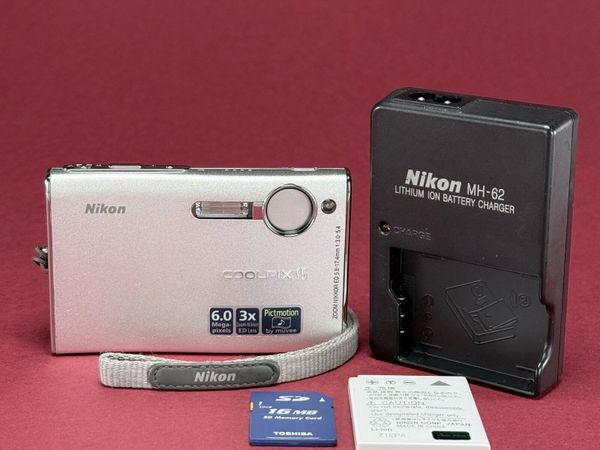 Nikon Coolpix S5 Digital Camera CCD sensor - Main image