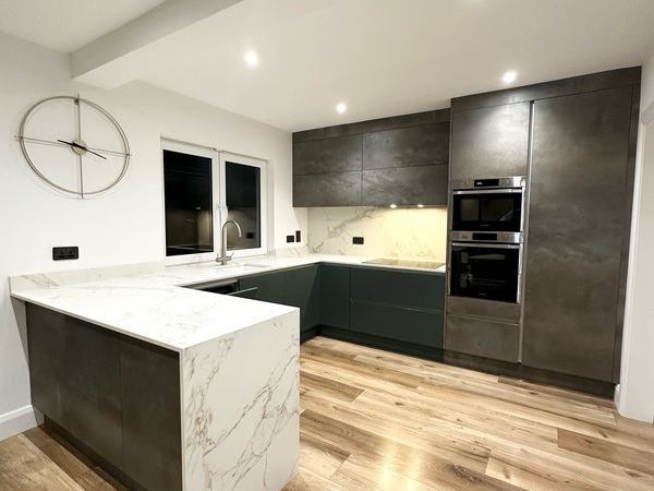 Kitchen with appliances for sale - Main image
