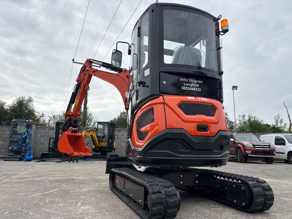 Huayee 2.5 ton Diesel Mini Excavator - Main image