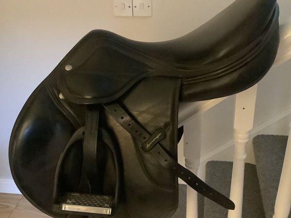 Amerigo 17 inch jump Saddle - Main image
