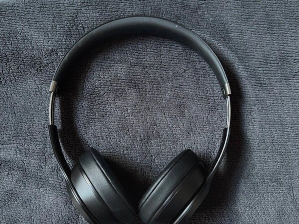 Beats Solo 4 headphones - Main image