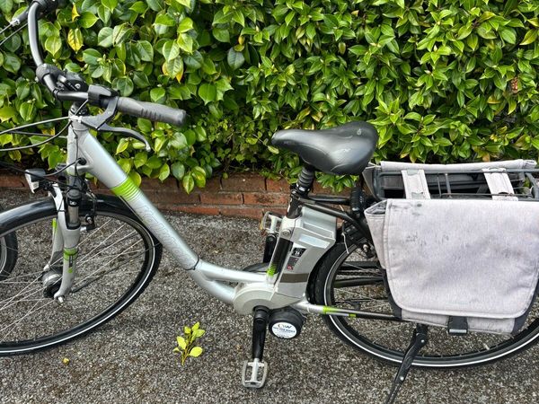 2 E Bikes & Thule Carrier - Main image