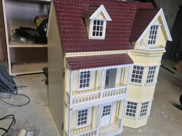 Large Dolls House - Main image