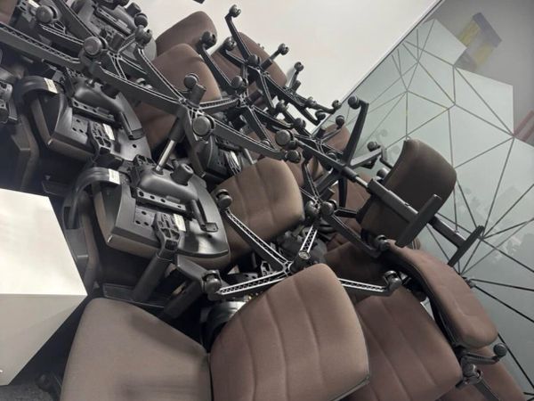 Cheap office chairs and lockers - Main image