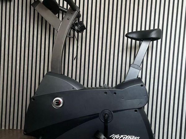 Large Life fitness C1 exercise bike - Main image