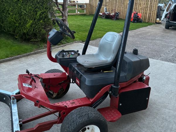 Toro 3250 diesel yard scraper - Main image