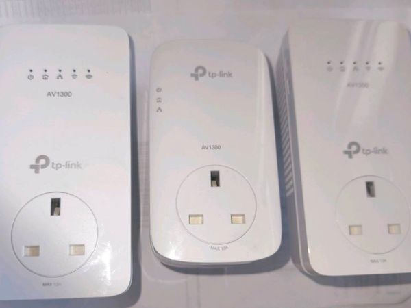 TP-Link AV1300 Powerline Kit (WiFi & pass through) - Main image
