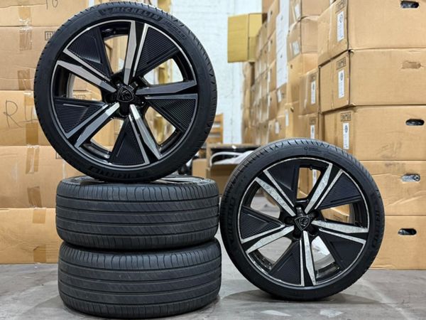 18" Genuine PEUGEOT 308 Alloy Wheels & Michelins - Main image