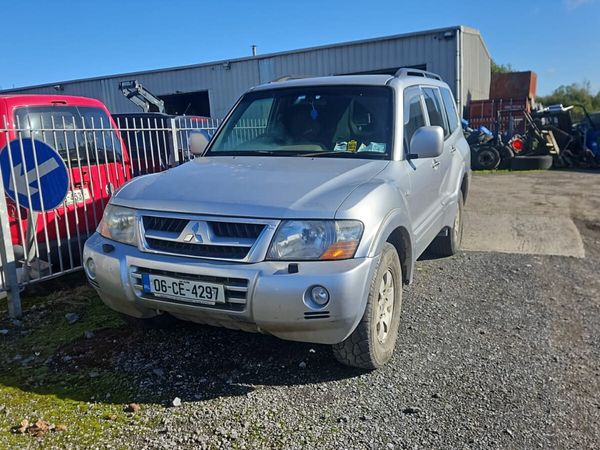 MITSUBISHI PAGERO 2006 NOT SUITABLE  ROAD - Main image
