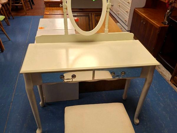 DRESSER  AND STOOL - Main image