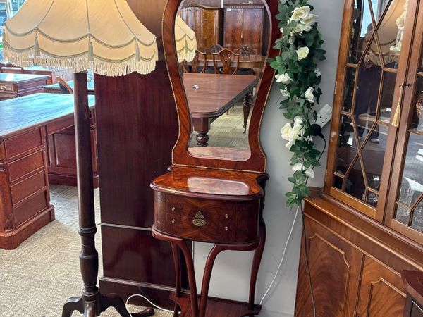 French style inlaid walnut bombay shaped tier tabl - Main image