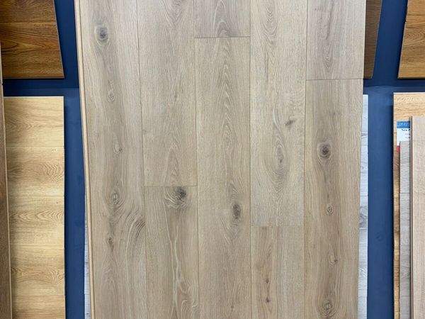 Brand new laminate flooring - Main image