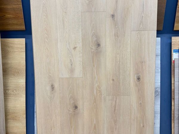 Brand new laminate flooring - Main image