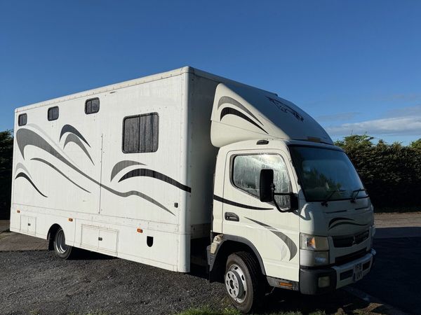 2019 Mitsubishi Canter Horse lorry - Main image