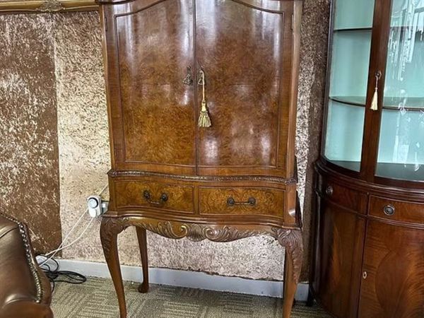 Fabulous walnut Queen Anne ornate drinks cocktail - Main image