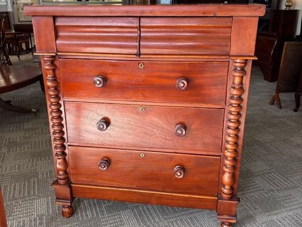 Attractive antique Victorian mahogany chest of dra - Main image
