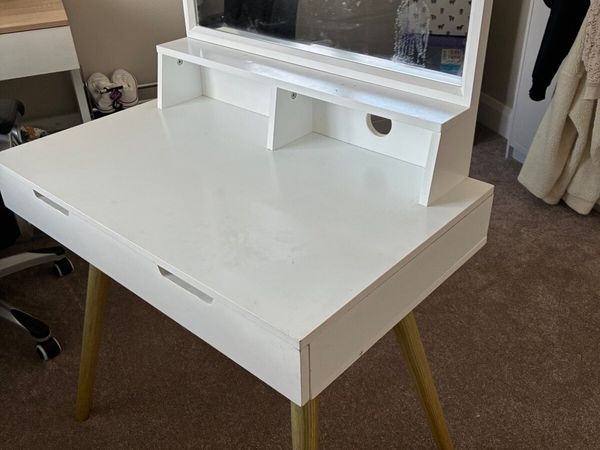 Vanity table - Main image