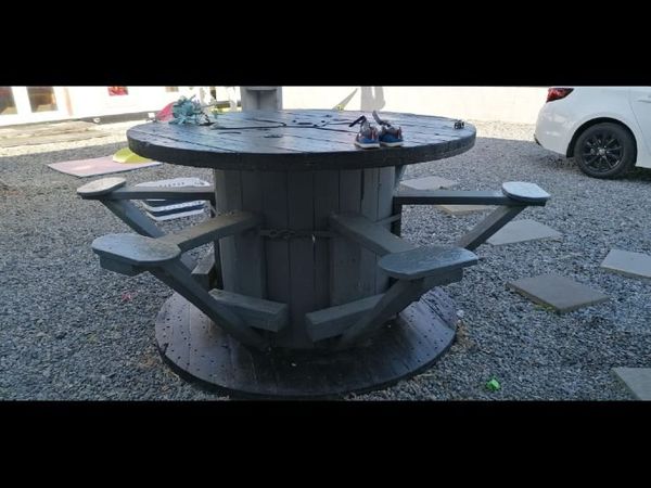Outdoor table & seating - Main image