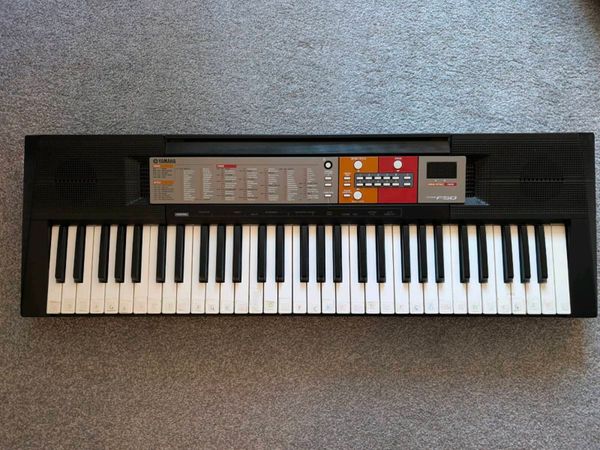 Yamaha Electric Keyboard - 61 Keys - Main image