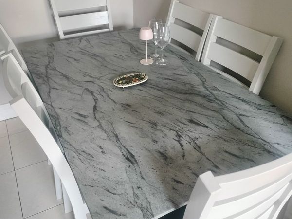 Table and chairs - Main image