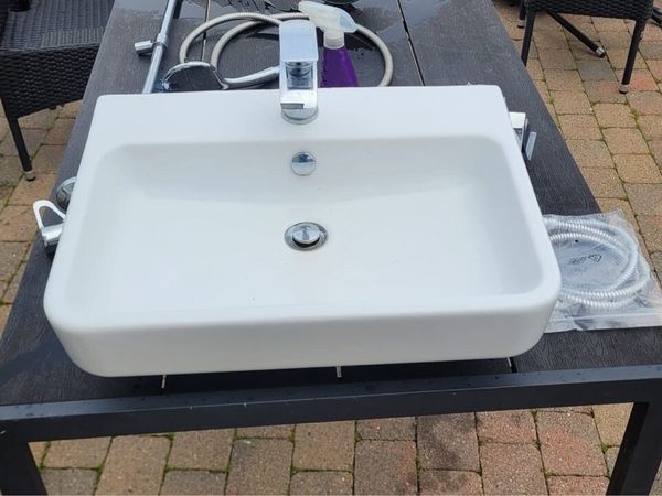 Bathroom clear out Bath mixer, Shower and Basin - Main image