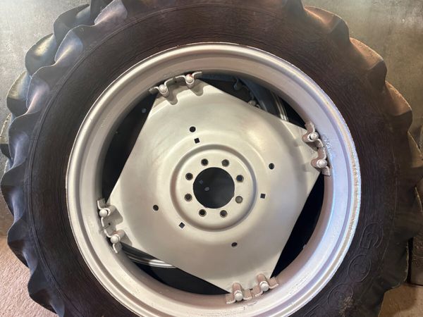 Tractor wheels - Main image