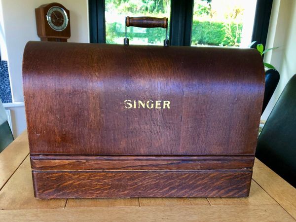 Singer Sewing Machine - Main image