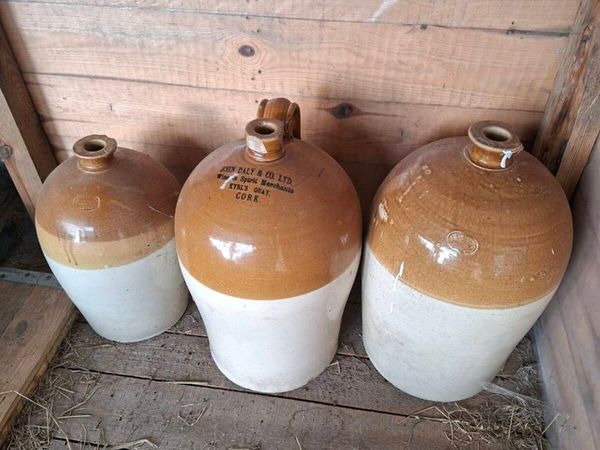 Large stoneware flagon jugs - Main image