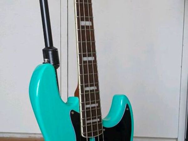 Sire Jazz Bass + Accessories - Main image
