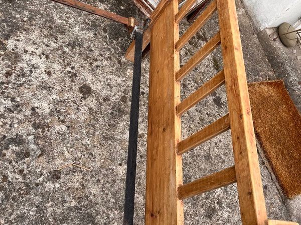 Antique pine bed ends and iron rails - Main image