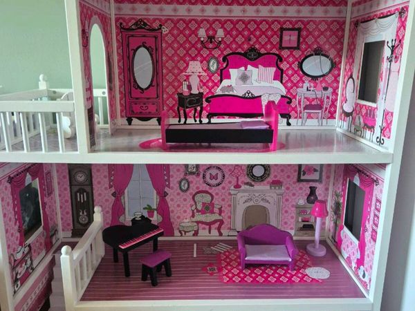 Dolls house - Main image