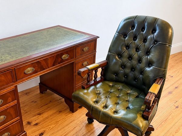 Chesterfield Mountbatton Captain Swivel Chair - Main image