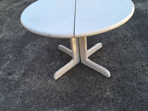 Vintage white extendable table in need of tlc - Main image