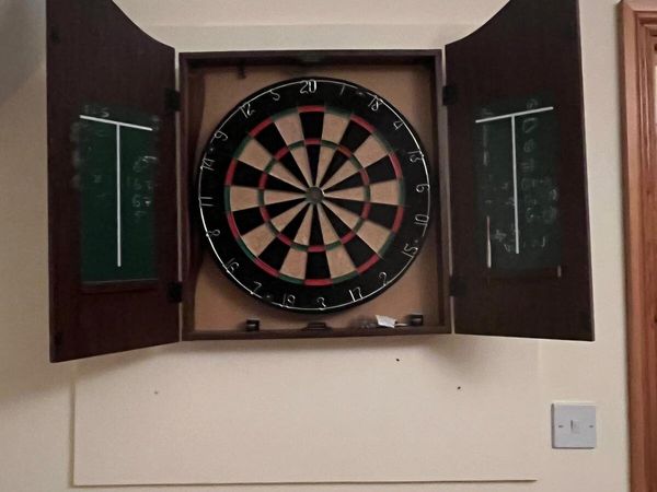 Dartboard & Wooden Cab - Main image