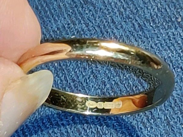 BRAND NEW D-SHAPED WEDDING, 9CT Gold Ring ! - Main image