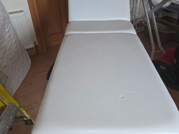 Folding Beauty Therapy / Massage Table - Main image