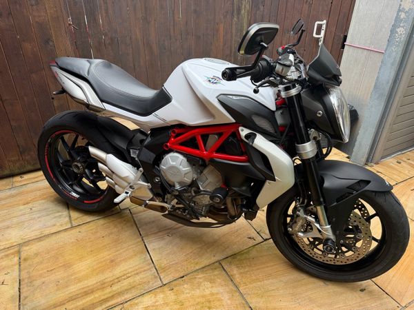 MV AGUSTA BRUTALE 800  2015 - Main image